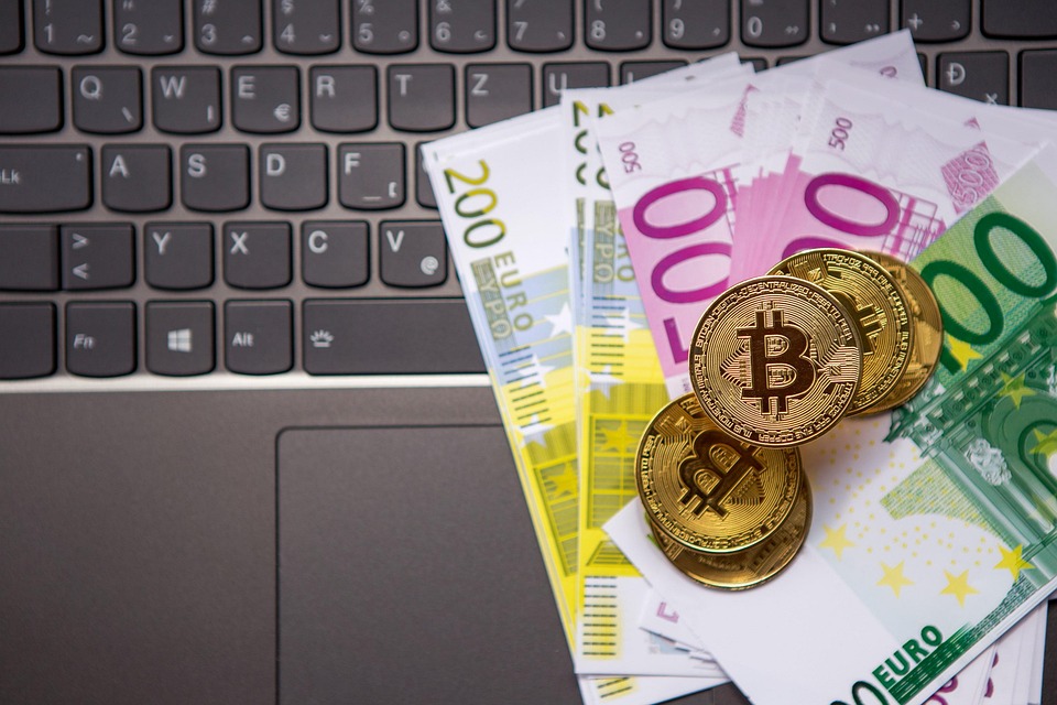 黄金再飙新高！数据：比特币通常在100~150天内跟进拉涨